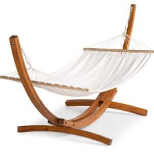 VENTURE DESIGN Hedvig hængekøje med stativ - offwhite polyester og brun træ